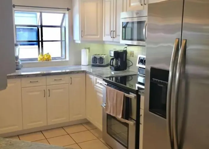 Blue Haven - Waterfront, Heated Pool, Bay Apartment *