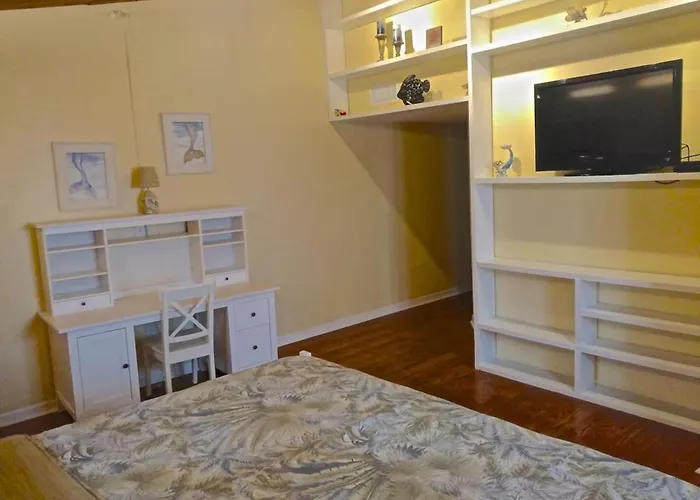 Blue Haven - Waterfront, Heated Pool, Bay Apartment