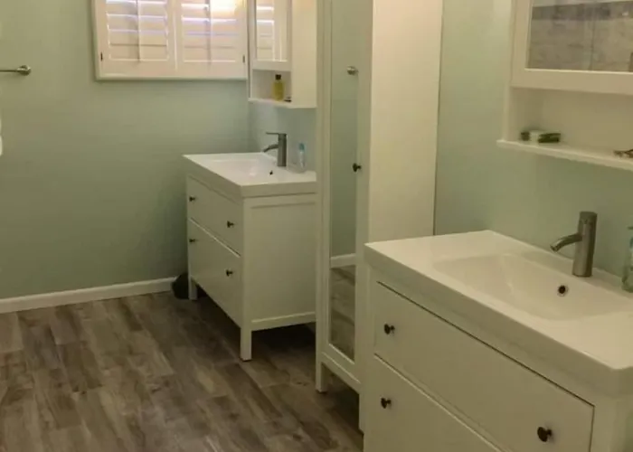 Blue Haven - Waterfront, Heated Pool, Bay Apartment *